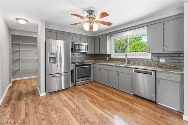 5544 Fairwood Avenue NW, North Canton, OH 44720