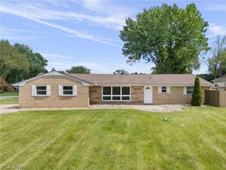 5544 Fairwood Avenue NW, North Canton, OH 44720