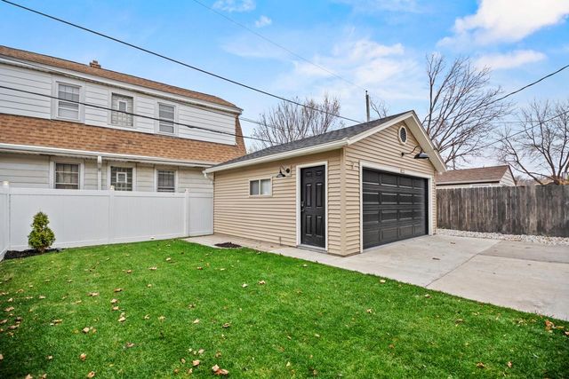 3332 S Kinnickinnic AVENUE, Milwaukee, WI 53207