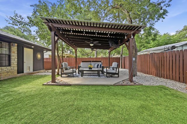 303 Pin Oak DR, Georgetown, TX 78628