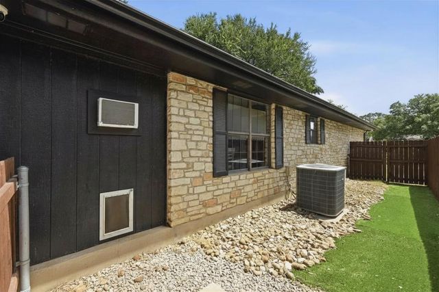 303 Pin Oak DR, Georgetown, TX 78628