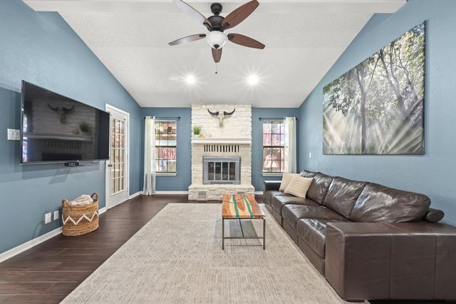 303 Pin Oak DR, Georgetown, TX 78628