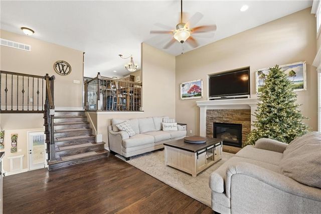 1261 BLACKBERRY Drive, Liberty, MO 64068