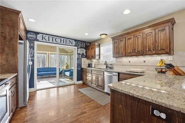 1261 BLACKBERRY Drive, Liberty, MO 64068