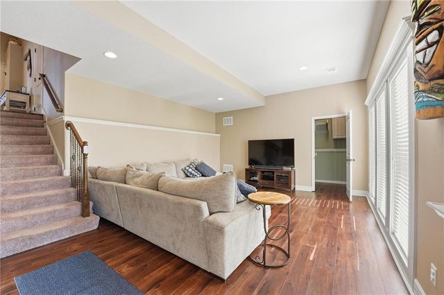 1261 BLACKBERRY Drive, Liberty, MO 64068