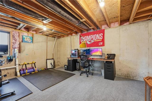 1261 BLACKBERRY Drive, Liberty, MO 64068