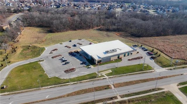 1261 BLACKBERRY Drive, Liberty, MO 64068