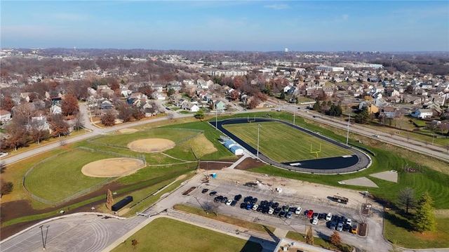 1261 BLACKBERRY Drive, Liberty, MO 64068