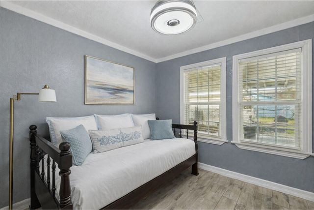 105 Pompano Avenue, Galveston, TX 77550