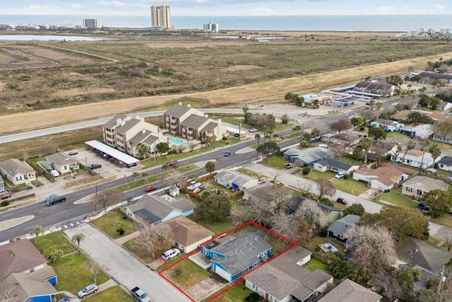 105 Pompano Avenue, Galveston, TX 77550