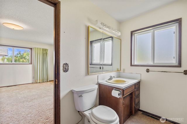 3412 Russell Road, Centralia, WA 98531