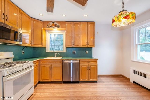 428 Essex Ave, Bloomfield Twp., NJ 07003