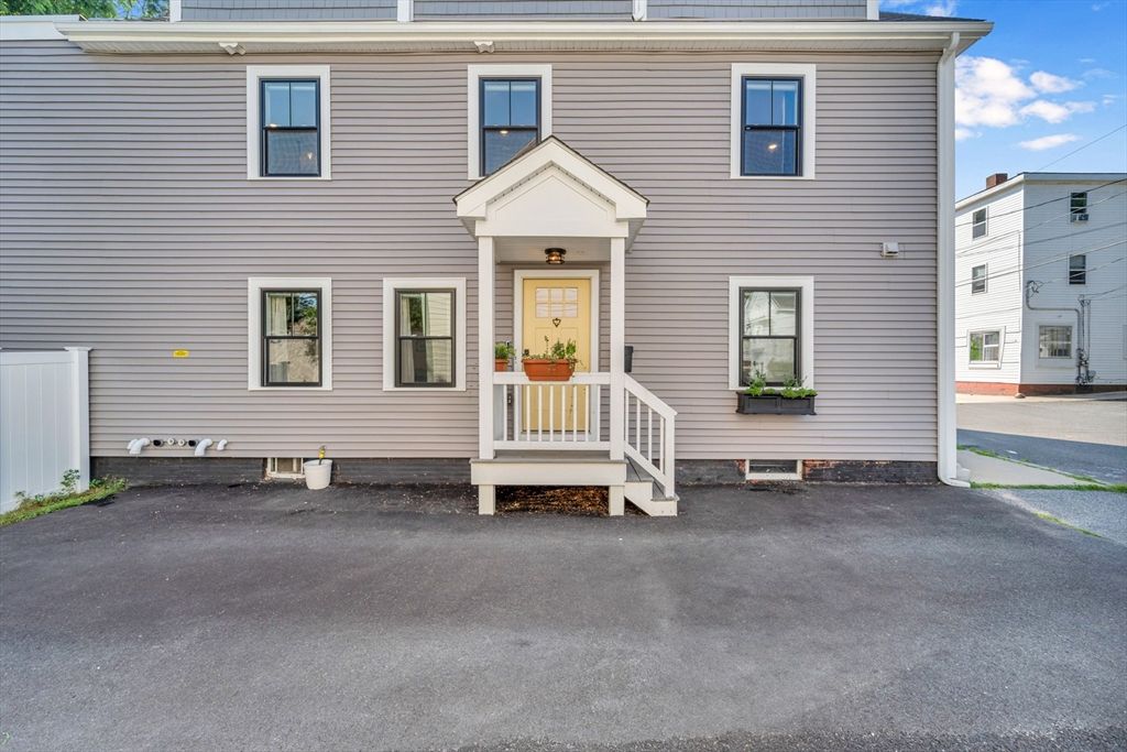 22 Aubin 22, Amesbury, MA 01913