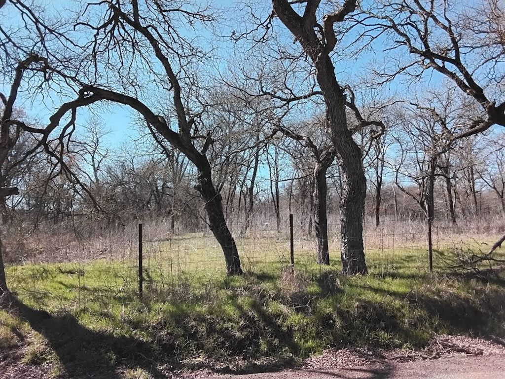 411 Novy Road, Ennis, TX 75119