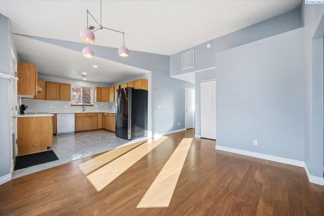 4530 Sunglow Ct, West Richland, WA 99353