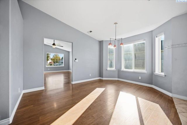 4530 Sunglow Ct, West Richland, WA 99353