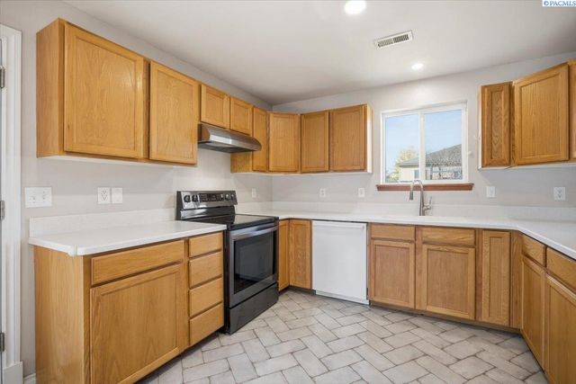 4530 Sunglow Ct, West Richland, WA 99353