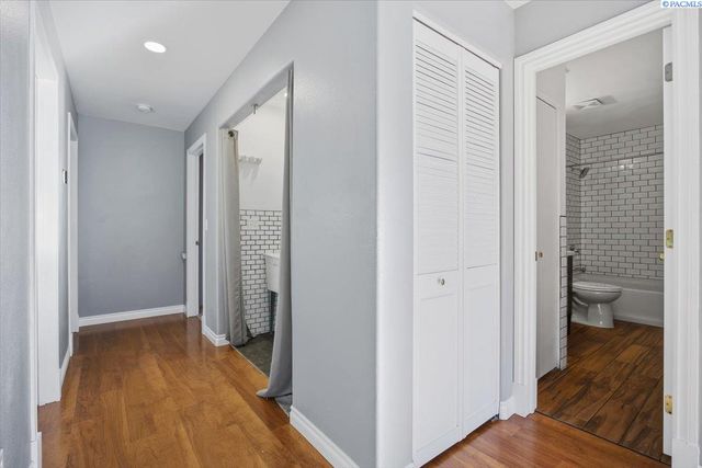 4530 Sunglow Ct, West Richland, WA 99353