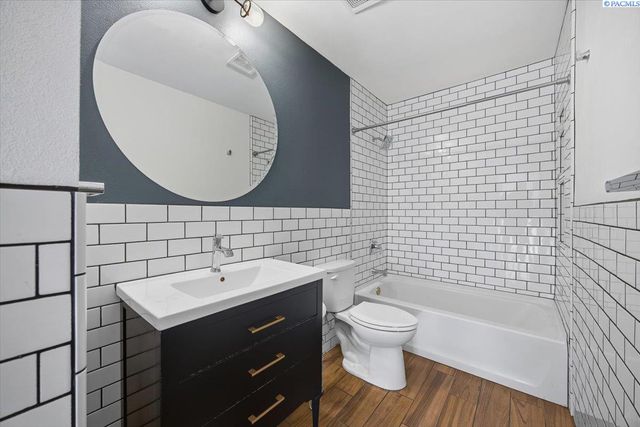 4530 Sunglow Ct, West Richland, WA 99353