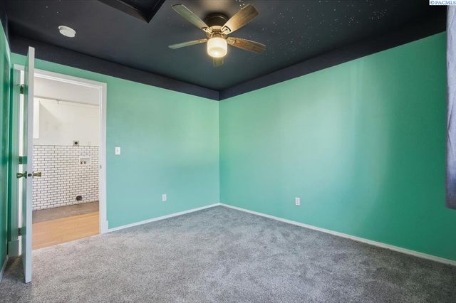 4530 Sunglow Ct, West Richland, WA 99353