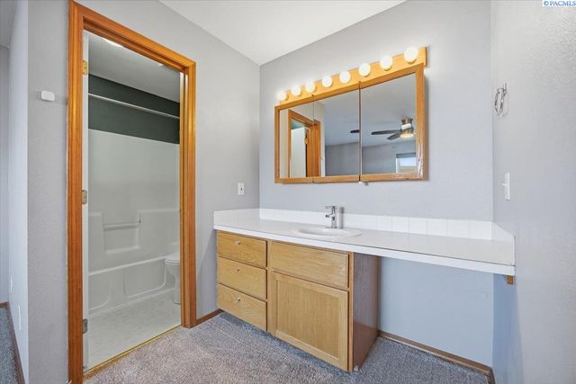 4530 Sunglow Ct, West Richland, WA 99353