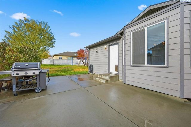 4530 Sunglow Ct, West Richland, WA 99353