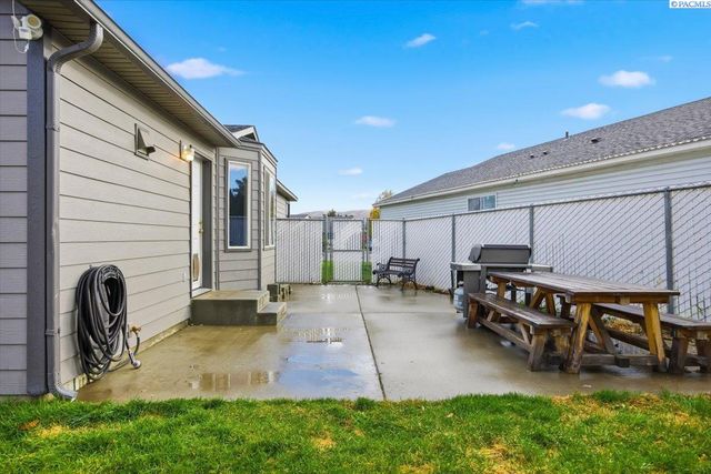 4530 Sunglow Ct, West Richland, WA 99353