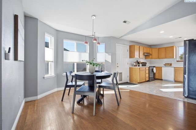 4530 Sunglow Ct, West Richland, WA 99353