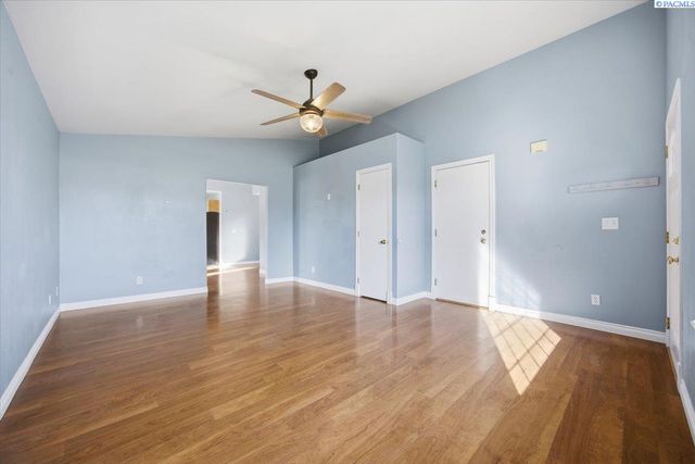 4530 Sunglow Ct, West Richland, WA 99353