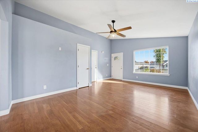 4530 Sunglow Ct, West Richland, WA 99353