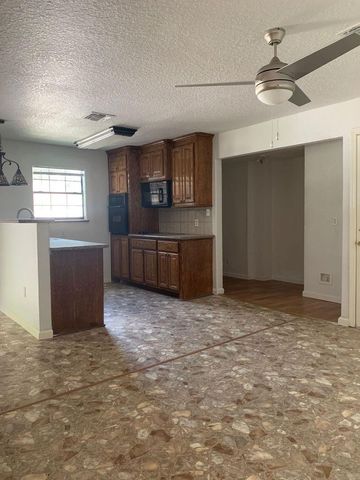1272 Pecan Street, Clute, TX 77531