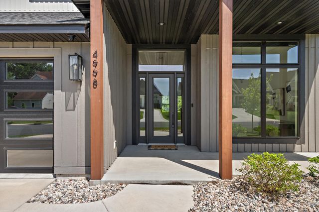 4998 Beach Street NE, Prior Lake, MN 55372