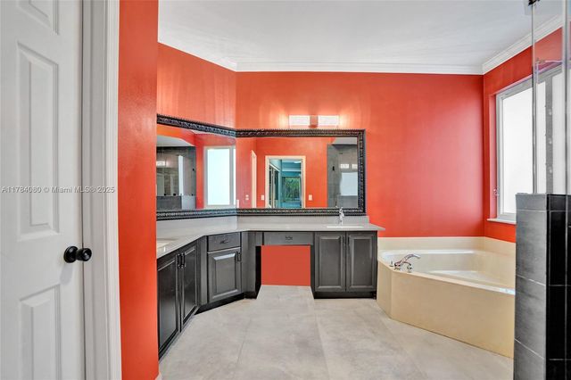 1322 NW 139th Ave, Pembroke Pines, FL 33028