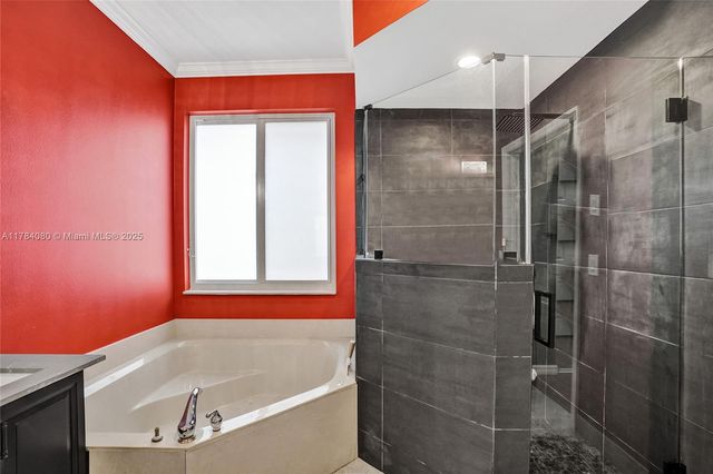 1322 NW 139th Ave, Pembroke Pines, FL 33028