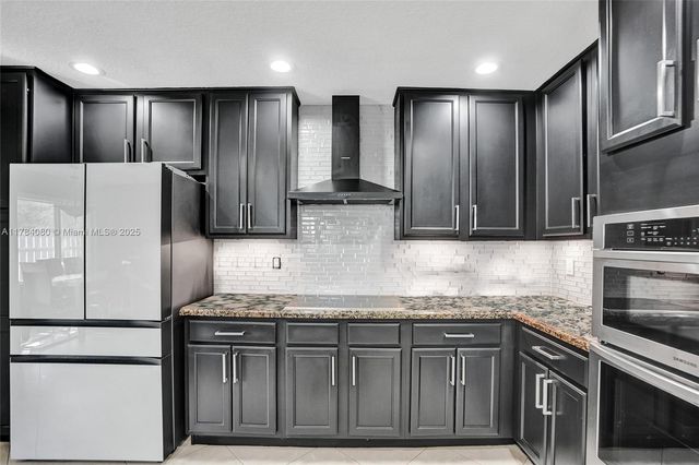 1322 NW 139th Ave, Pembroke Pines, FL 33028