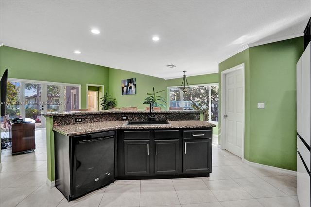 1322 NW 139th Ave, Pembroke Pines, FL 33028