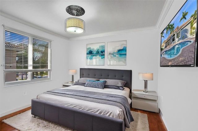 1322 NW 139th Ave, Pembroke Pines, FL 33028