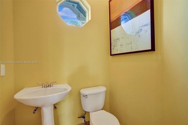 1322 NW 139th Ave, Pembroke Pines, FL 33028