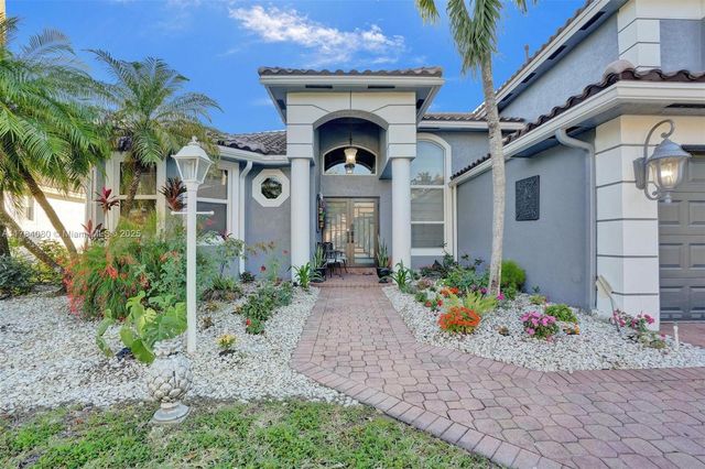 1322 NW 139th Ave, Pembroke Pines, FL 33028