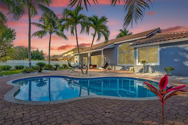 1322 NW 139th Ave, Pembroke Pines, FL 33028
