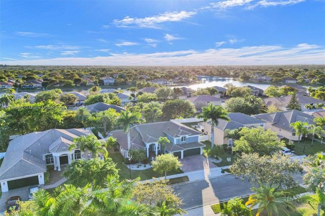 1322 NW 139th Ave, Pembroke Pines, FL 33028