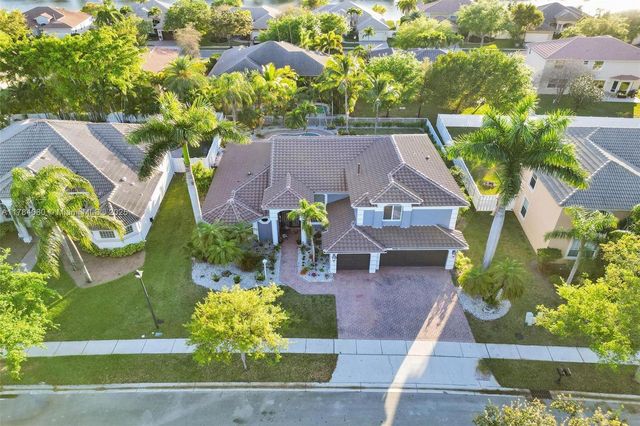 1322 NW 139th Ave, Pembroke Pines, FL 33028