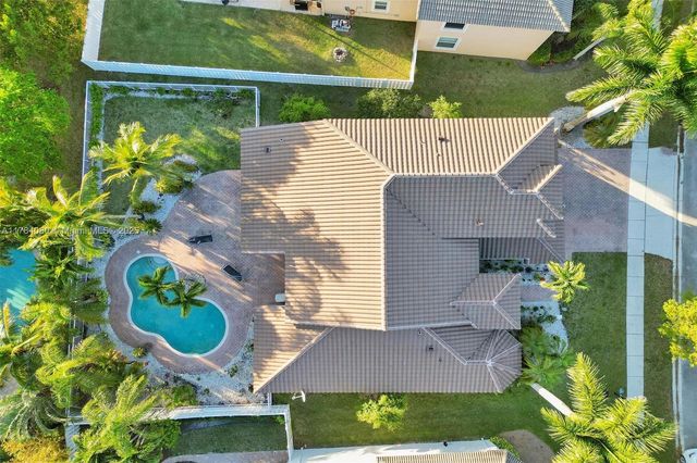 1322 NW 139th Ave, Pembroke Pines, FL 33028