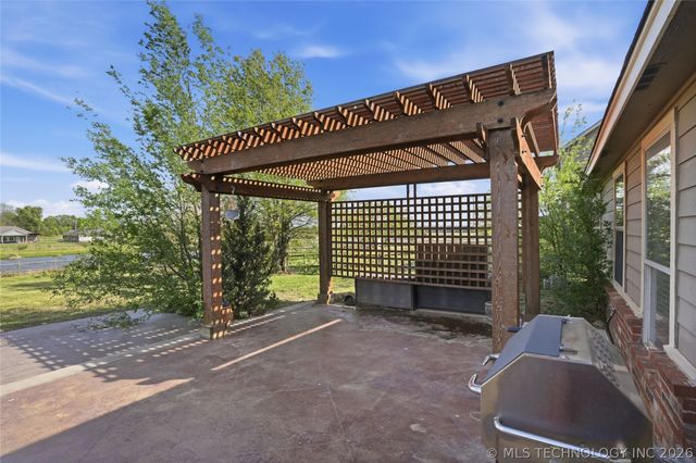 13647 N 111th Avenue E, Collinsville, OK 74021