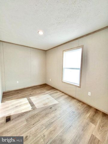 11 WOODLAND LN, Mertztown, PA 19539