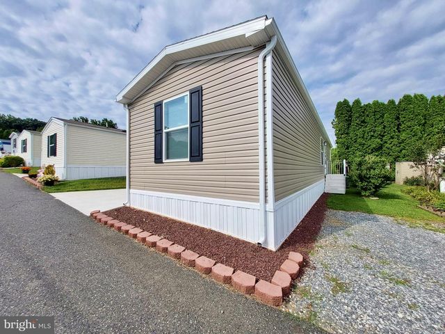 11 WOODLAND LN, Mertztown, PA 19539