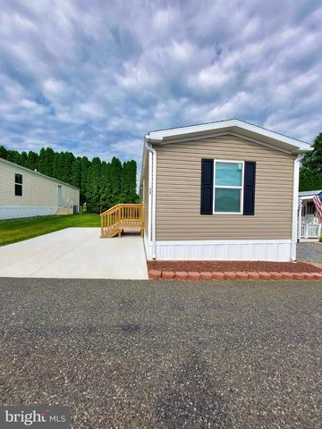 11 WOODLAND LN, Mertztown, PA 19539