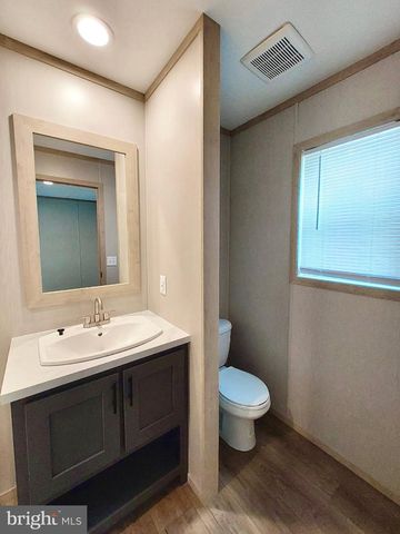 11 WOODLAND LN, Mertztown, PA 19539