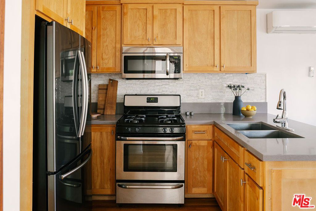 Image 7 of property listing at 5330 Lincoln Avenue, Los Angeles, CA 90042