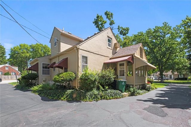 5324 Fairway Road, Fairway, KS 66205